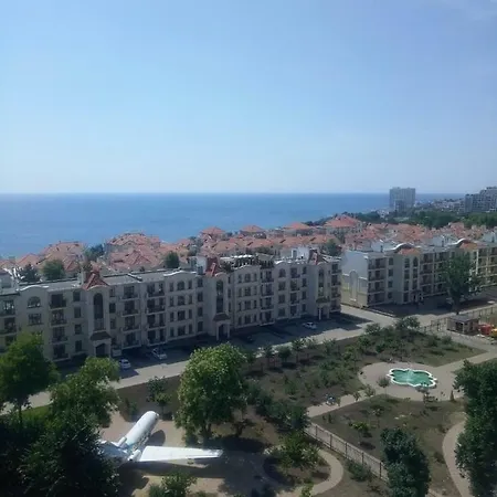 Apartment On Frantsuz'ky Bulvar