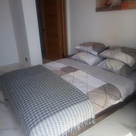 On Frantsuz'ky Bulvar Apartment *